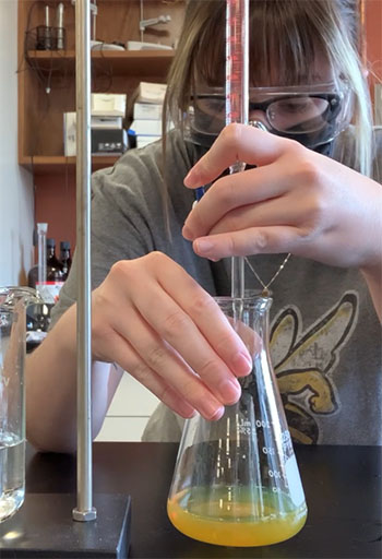 Nina Bauman '22 in BW's chemistry lab